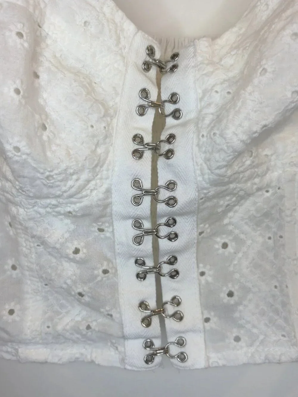 Superdown Romona Crop Top Sz M White Eyelet Lace Coquette Cottage Core Boho - Picture 7 of 11